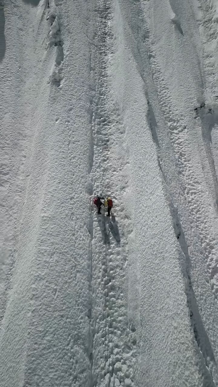 Would you like to climb this mountain? 📍🏔️Alpamayo…