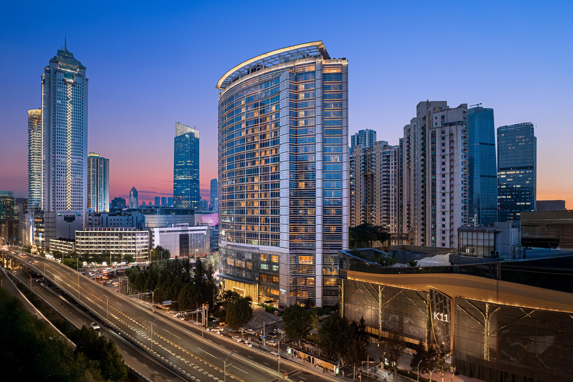 Golden Hour by the Pool
Let the day soften at New World Wuhan Hotel—where summer lingers in the glow of sunset over the pool. A slow, sunny reset for the season of unhurried moments.
@newworldhotels
#BeyondTheSummer
#NewWorldWuhanHotel
#NewWorldHotels